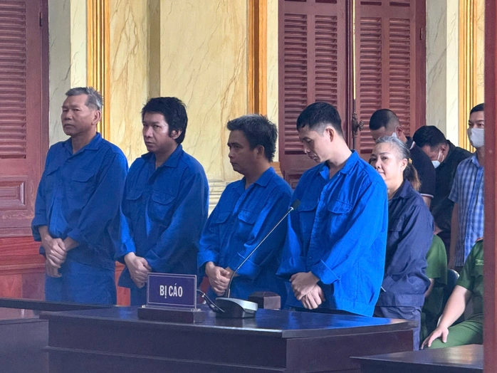 "Phù phép" mẫu CT10 giúp trốn cai nghiện: 17 bị cáo lãnh án